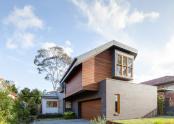 O casa din Sydney care reinterpreteaza acoperisul traditional olandez