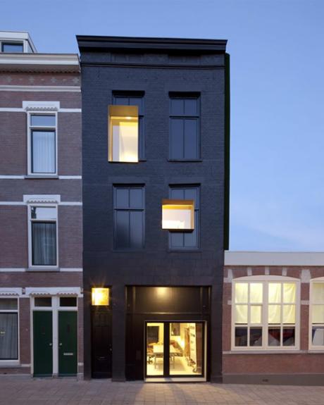 Perla neagra. Renovari case