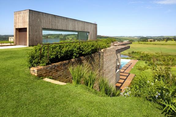 Casa din Brazilia cu acoperis verde