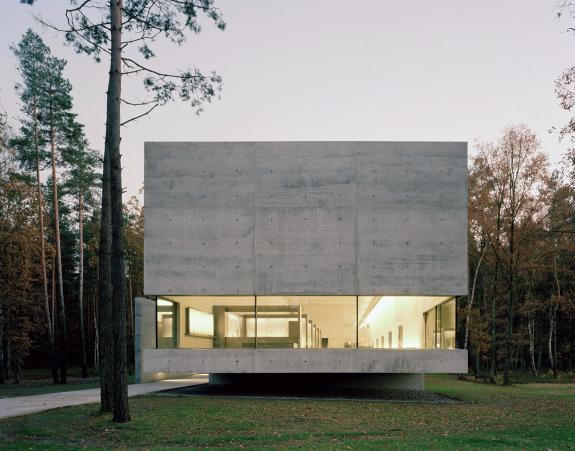 Centrul de informare al memorialului Bergen-Belsen din Germania