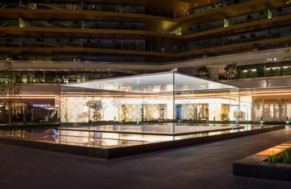 Primul magazin Apple din Istanbul, proiectat de Foster & Partners